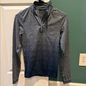 Mountain Hardwear Women's Blue Long Sleeve Top